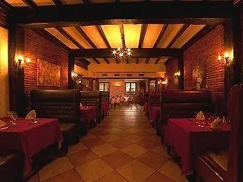 **  Motel Restaurant l’Enclos Millau France