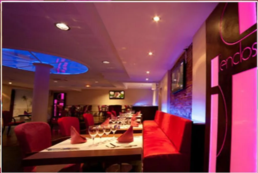 Logis Hotels - Hotel Restaurant L Enclos 미요 2*,
