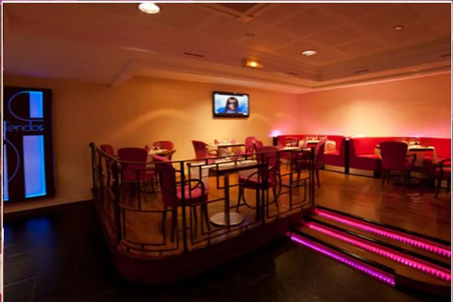 Logis Hotels - Hotel Restaurant L Enclos 미요
