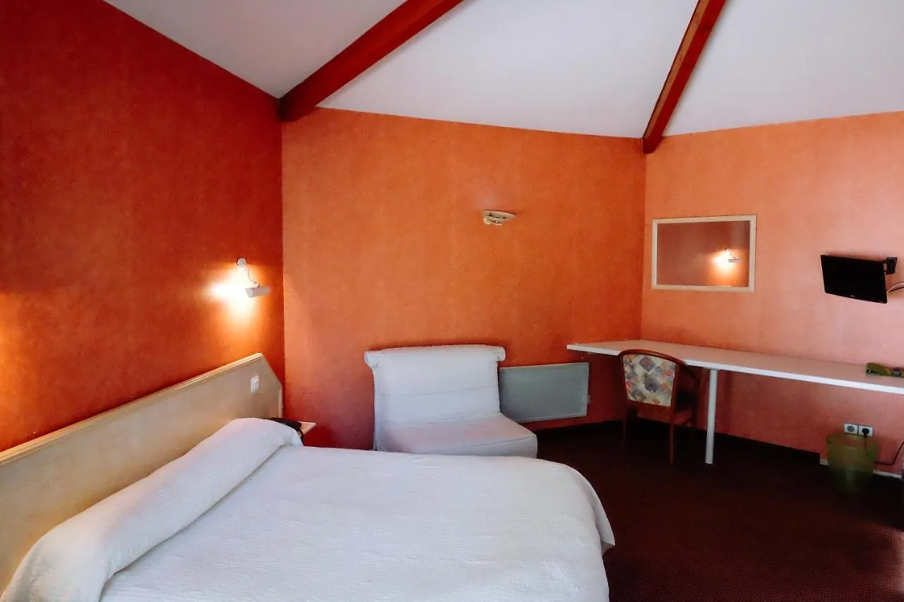 Logis Hotels - Hotel Restaurant L Enclos 미요 모텔