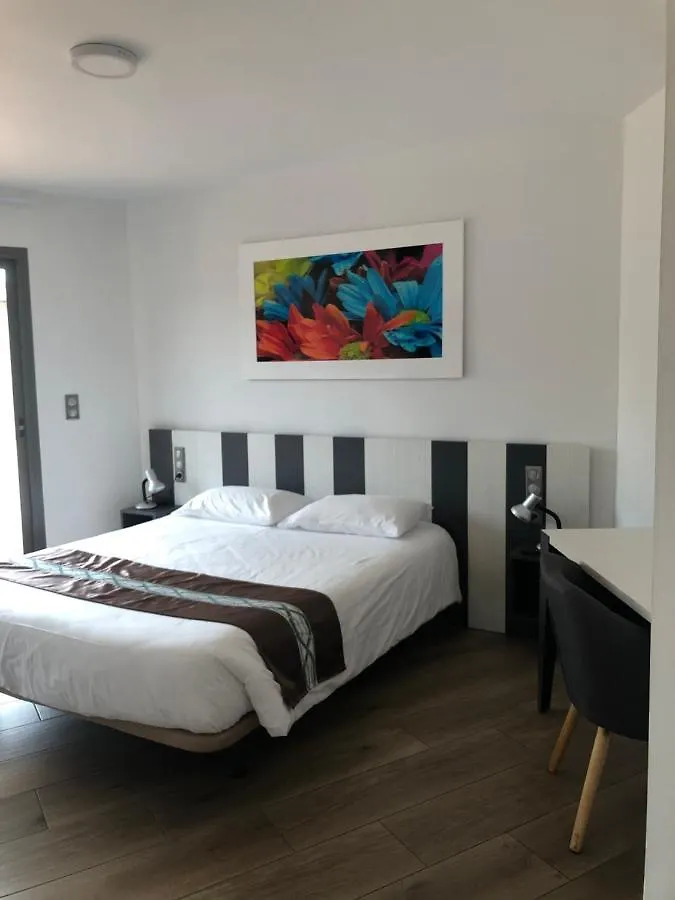 ** 모텔 Logis Hotels - Hotel Restaurant L Enclos 미요 프랑스