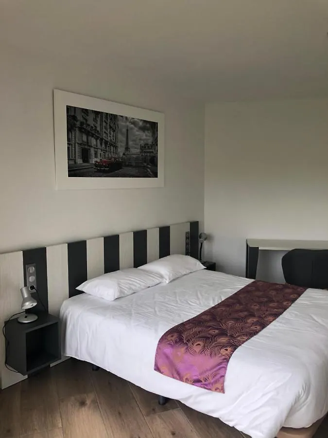 Logis Hotels - Hotel Restaurant L Enclos 미요