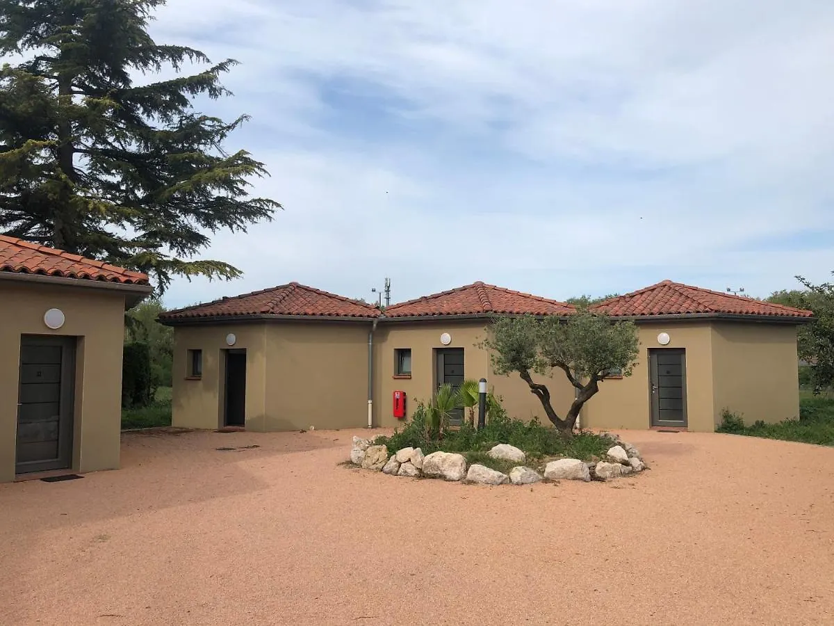Logis Hotels - Hotel Restaurant L Enclos 미요